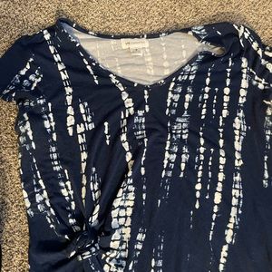 Cute  t shirt with side knot